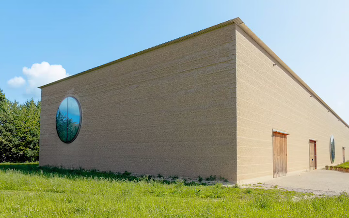 Magazyn ziół Ricola Kräuterzentrum w Laufen — największy budynek z ubijanej ziemi w Europie, Herzog & de Meuron