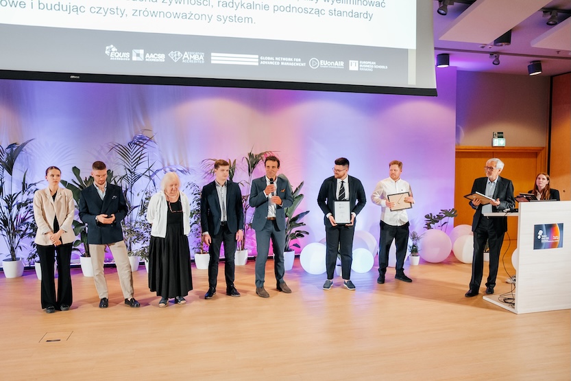 Wręczenie nagród Startupów Pozytywnego Wpływu na scenie
